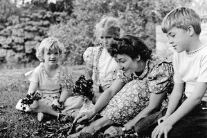 anne-morrow-lindbergh-and-her-children